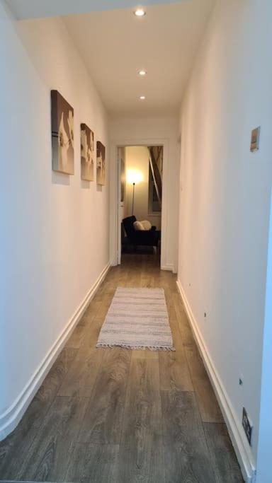 Luxury 1 Bedroom Flat In The Heart Of Wood Green Londres Exterior foto