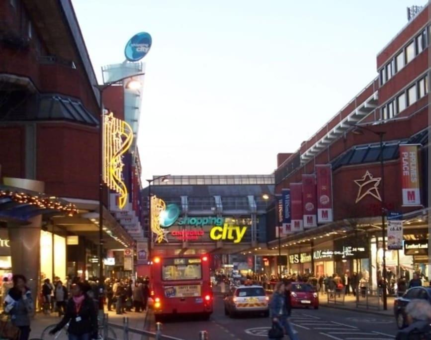 Luxury 1 Bedroom Flat In The Heart Of Wood Green Londres Exterior foto