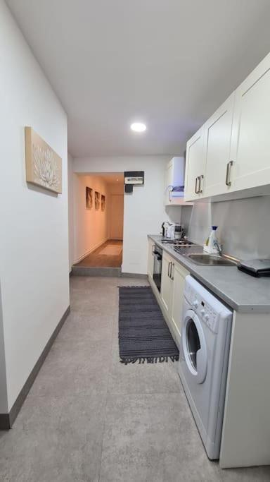 Luxury 1 Bedroom Flat In The Heart Of Wood Green Londres Exterior foto