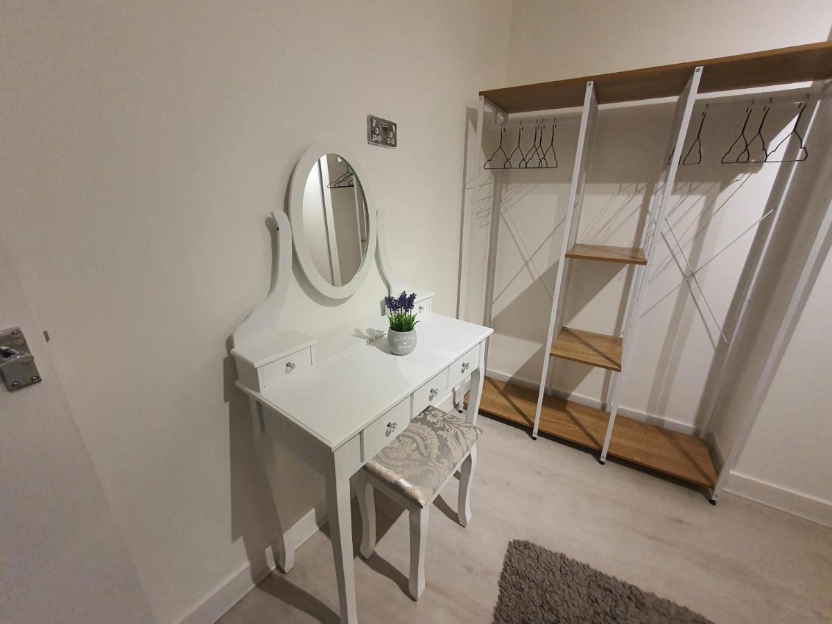 Luxury 1 Bedroom Flat In The Heart Of Wood Green Londres Exterior foto