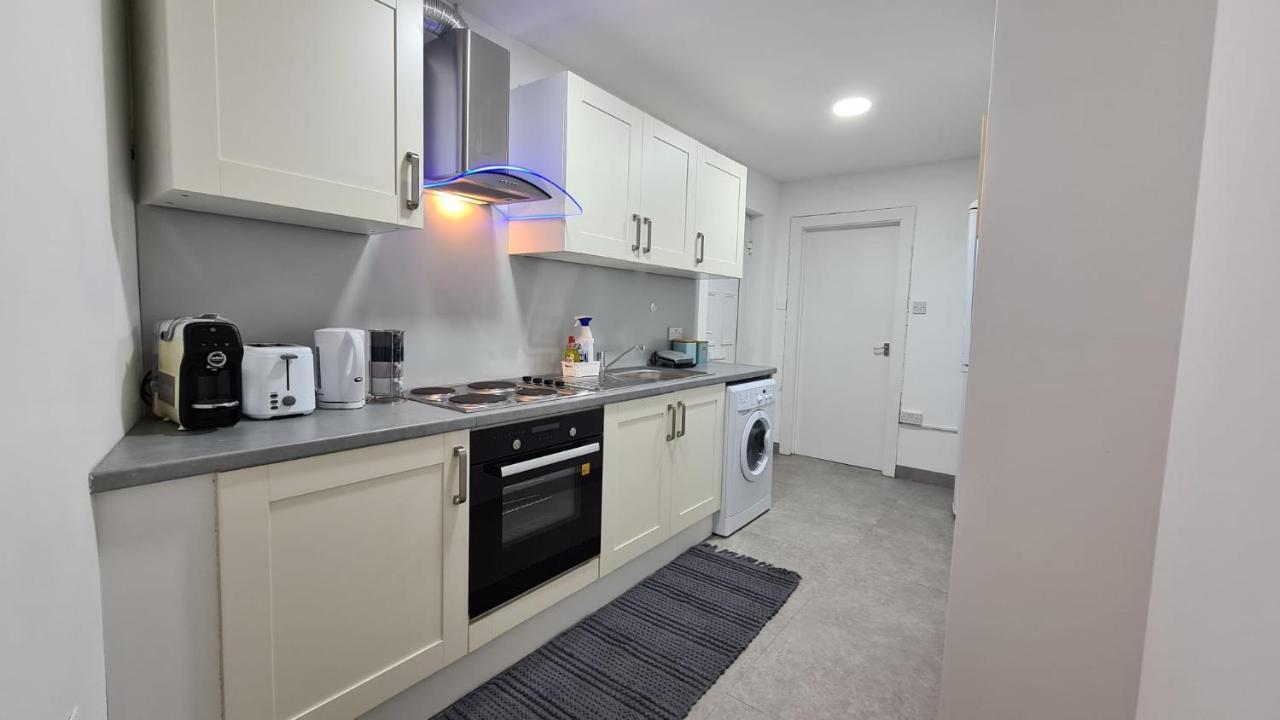 Luxury 1 Bedroom Flat In The Heart Of Wood Green Londres Exterior foto